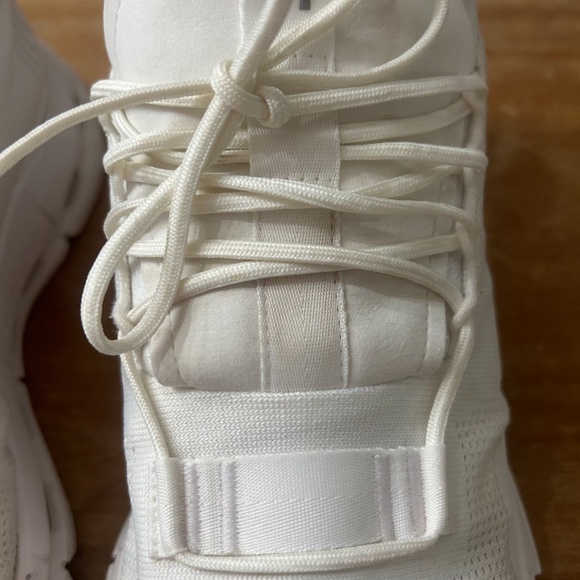 On Cloud Women Sz8.5 - Picture 7 of 10